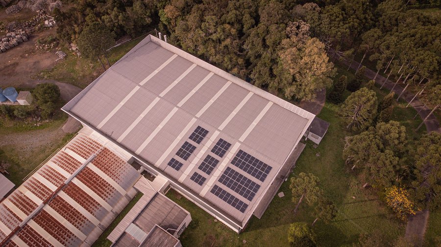 Sistema de energia solar é inaugurado nos pavilhões da Fenachamp 