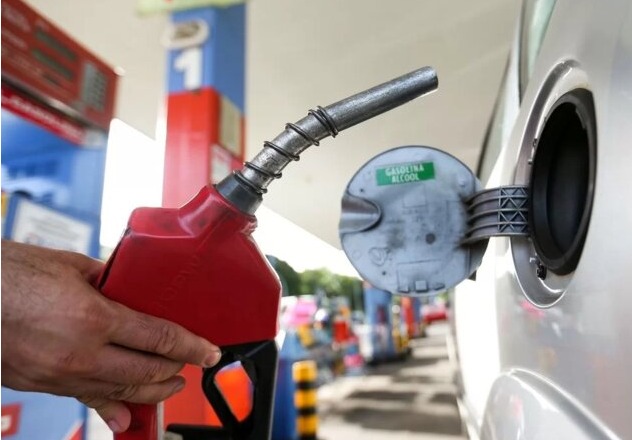 Gasolina fecha maio com aumento e preço médio de R$ 7,59
