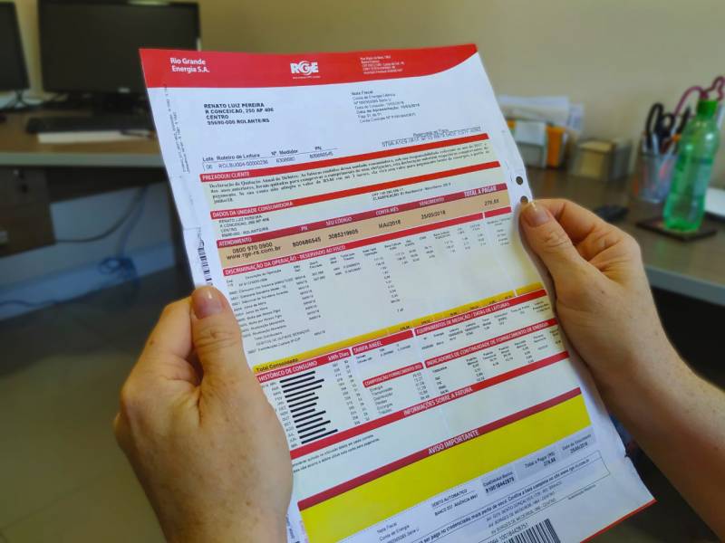 Clientes reclamam de aumento expressivo na conta de luz