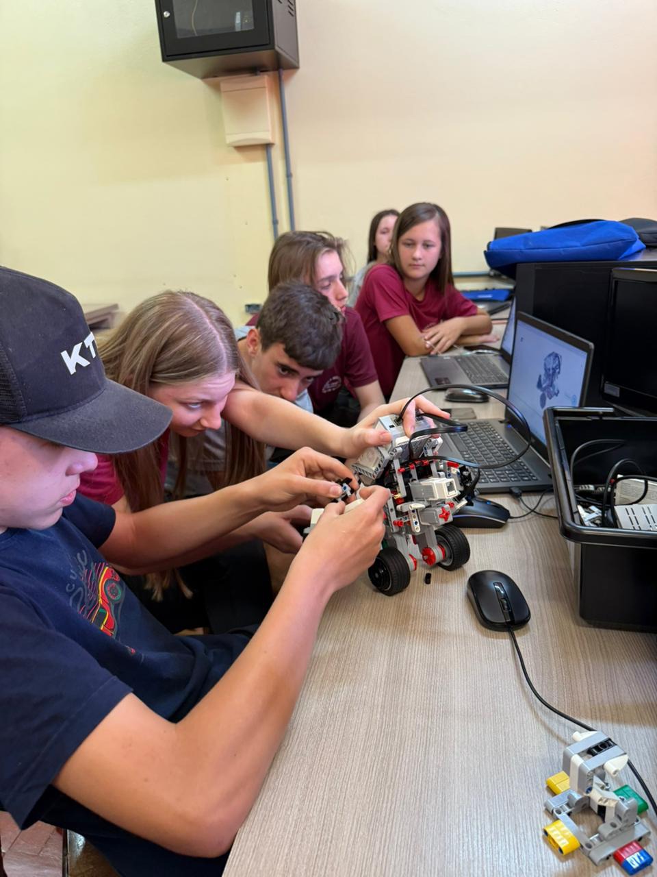Inovação para aprender: estudantes dão os primeiros passos no mundo da robótica