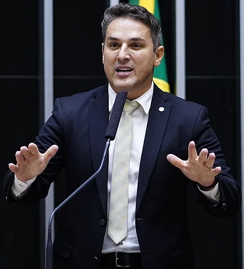 Zucco é eleito governador e para presidente terá 2º turno