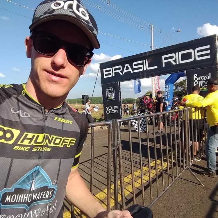 Leandro comemorando sua participação e conquista (Foto: Arquivo pessoal)