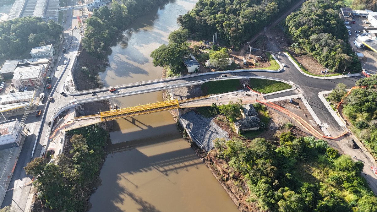  Trânsito é liberado na nova ponte sobre o rio Caí