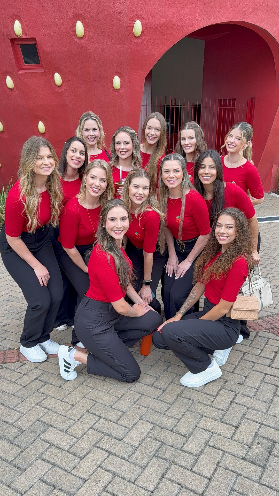 Candidatas a Soberanas da 21ª Festa do Moranguinho vivem dia de aprendizado 