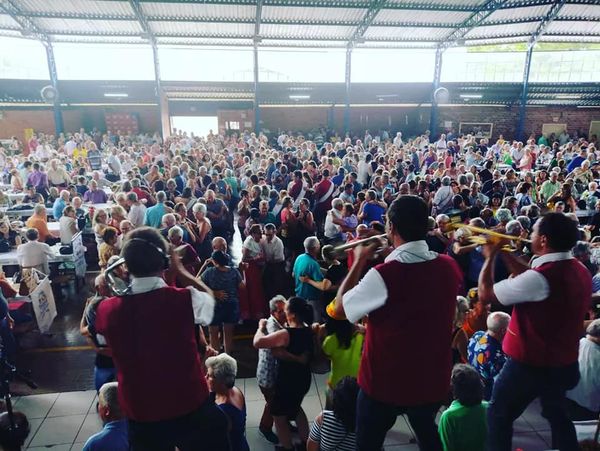Alto Feliz- Baile de Carnaval lotou o Centro de Eventos