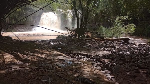 Parque da Cachoeira Maratá também tem muitos estragos após inundação deste sábado, dia 04 de março.