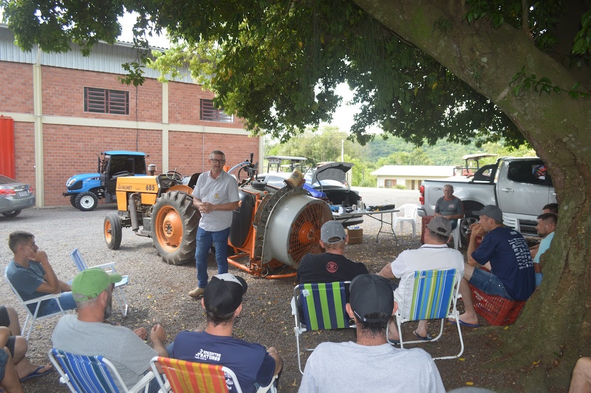 Práticas para pulverização são tema de tarde de campo em Pareci