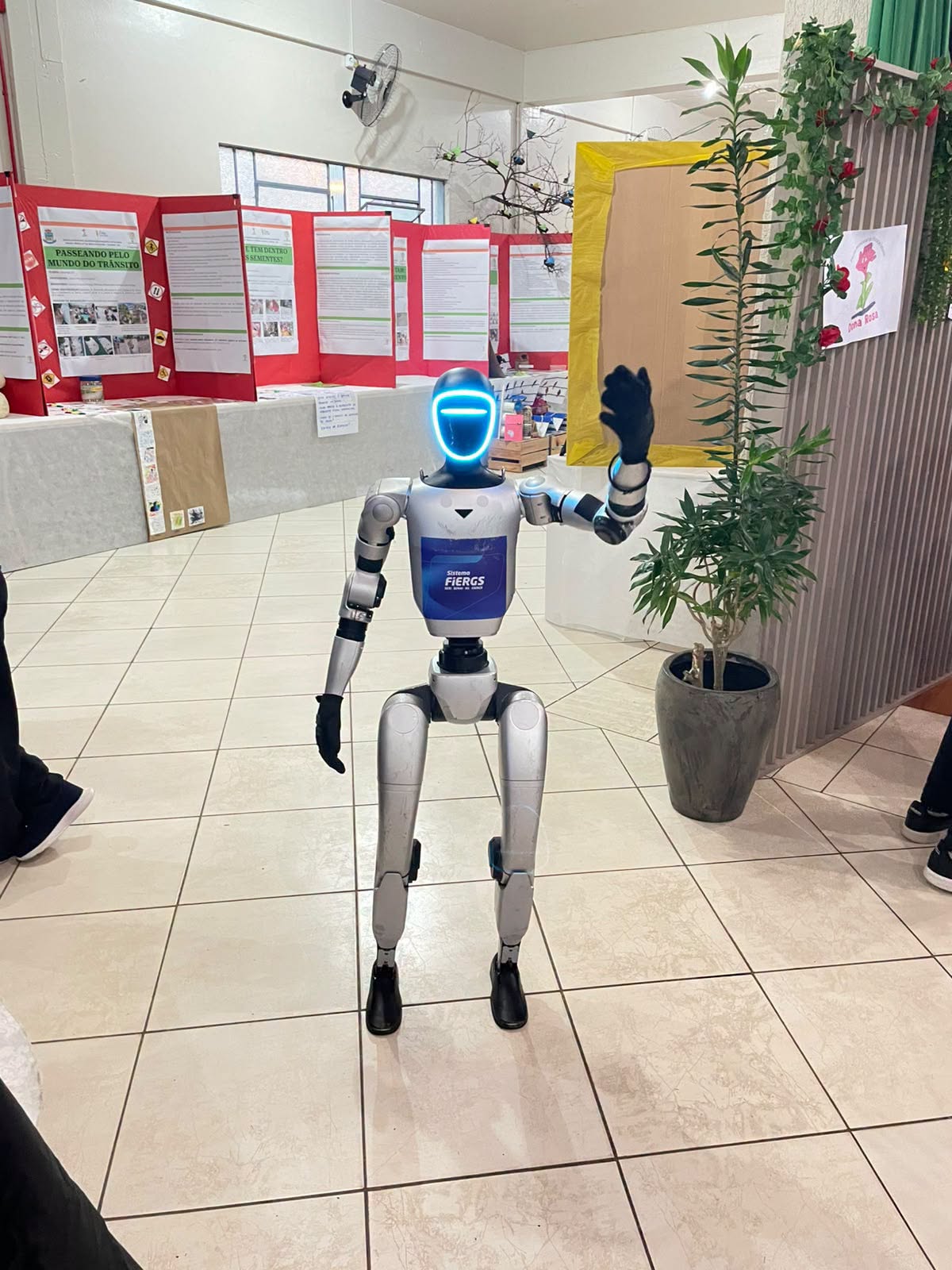 Robô da FIERGS foi atração na Mostec de Tupandi