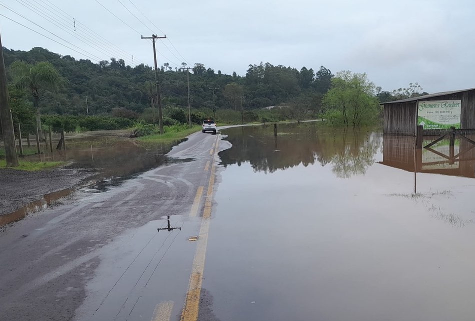 E-RS 124 é bloqueada totalmente  