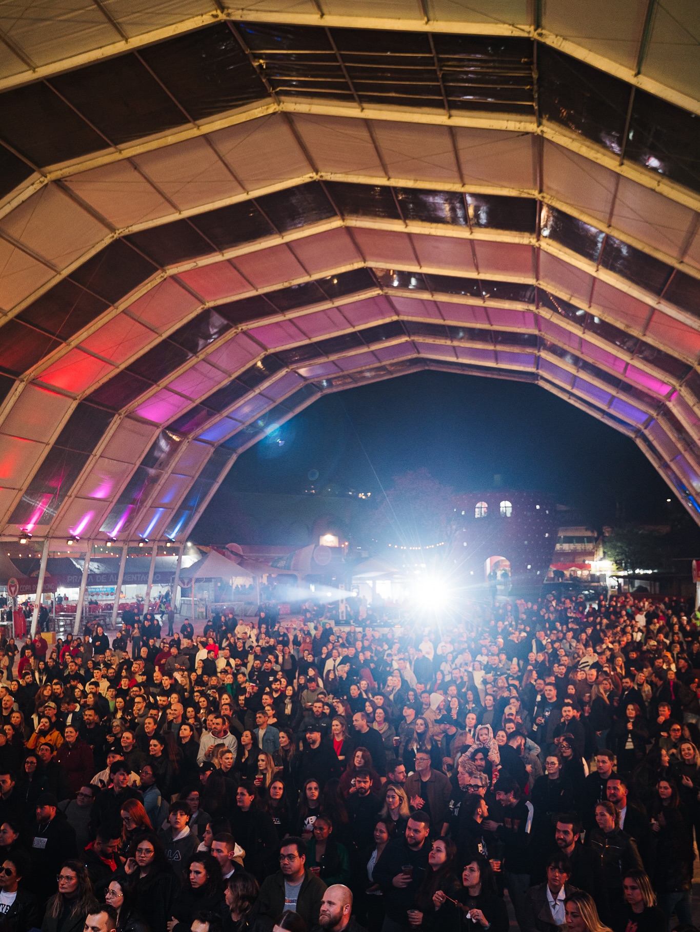 Festa do Moranguinho inicia com bom público e final de semana será de muitas atrações