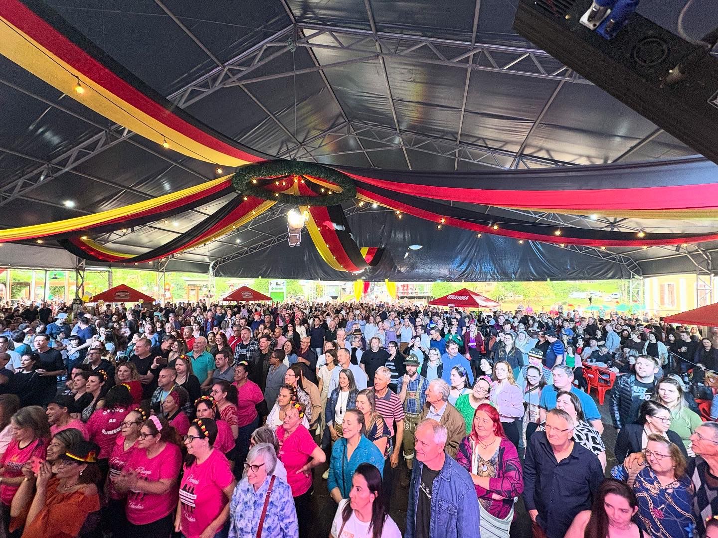 Kerbfest de São Vendelino atrai multidão em sete dias de muita festa e alegria