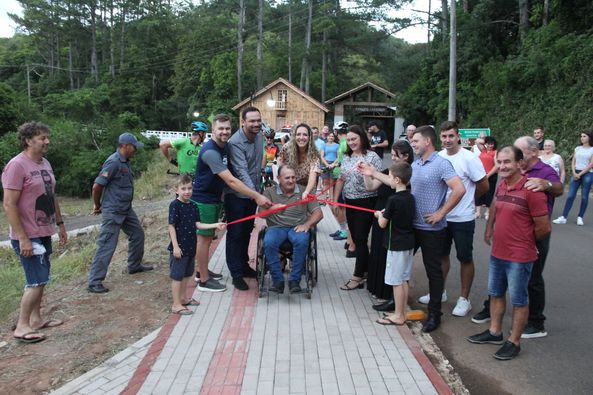 Município entrega a Ciclovia Vitória com faixa compartilhada
