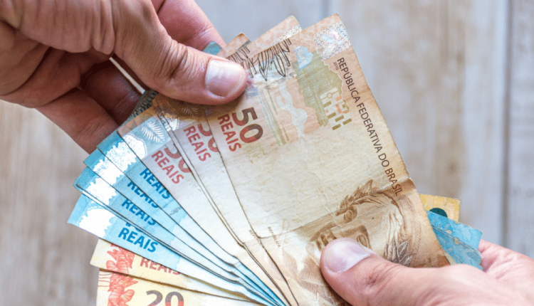 Presidente anuncia salário mínimo de R$ 1.320 e isenção do Imposto de Renda de R$ 2.640