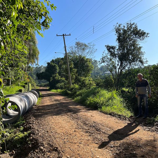 Para resolver problema em dias de chuva, Prefeitura irá instalar canos em travessia do Canto Lerner