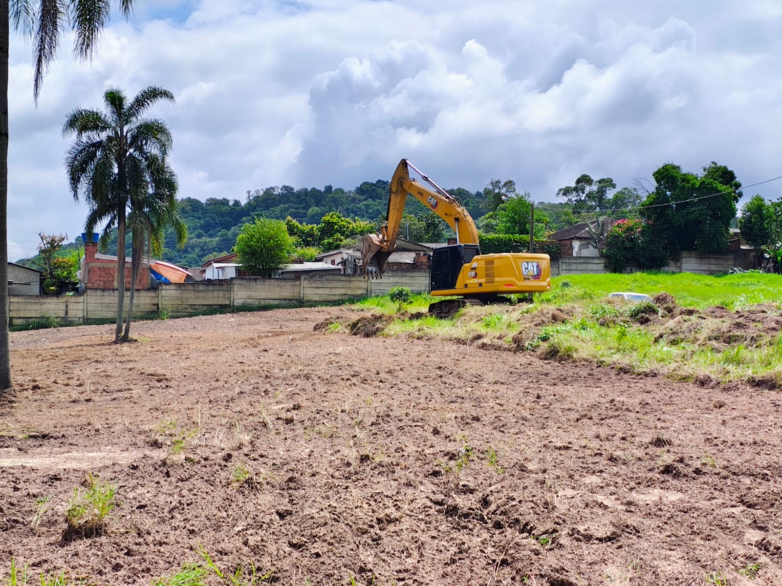 Inicia a terraplanagem da área que abrigará 50 casas para desabrigados pela enchente em São Sebastião do Caí