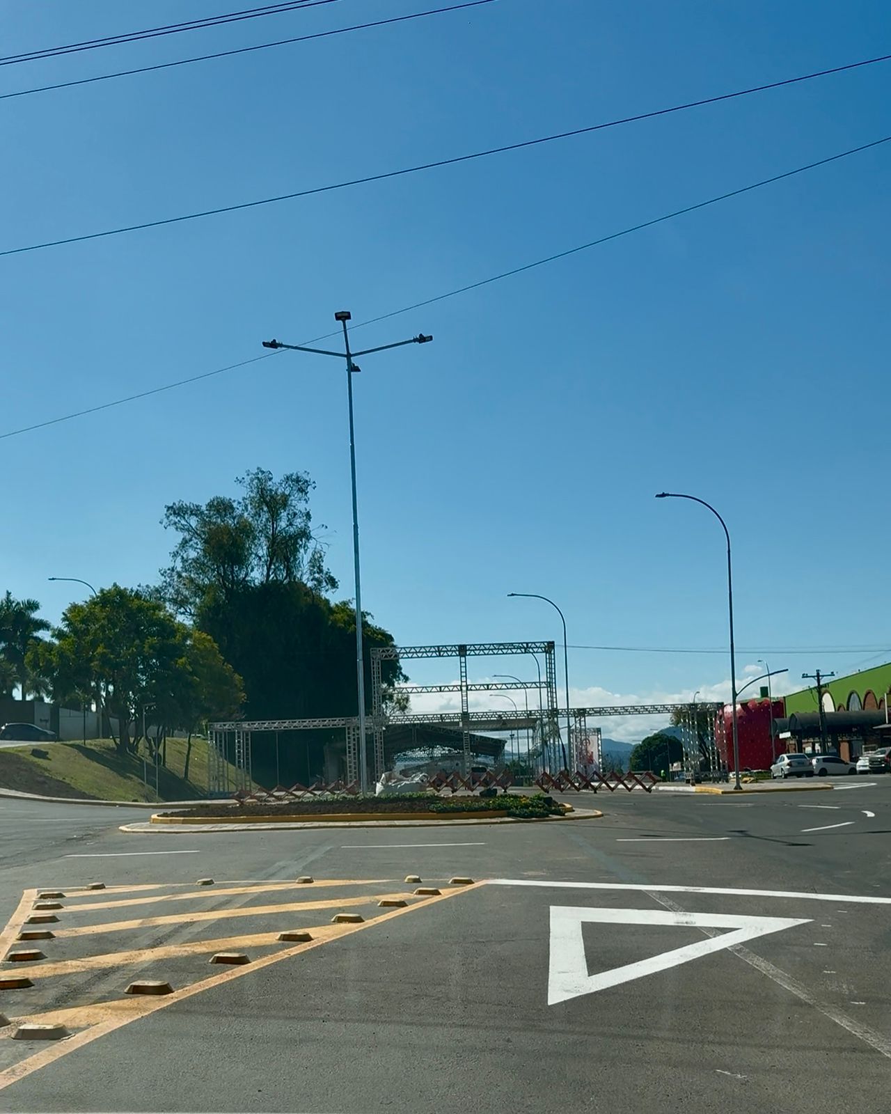 Rotatória melhora acesso a Bom Princípio 