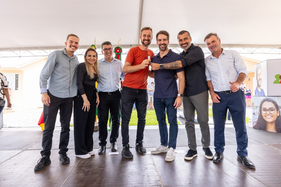 Governador entrega casas no Vale do Caí