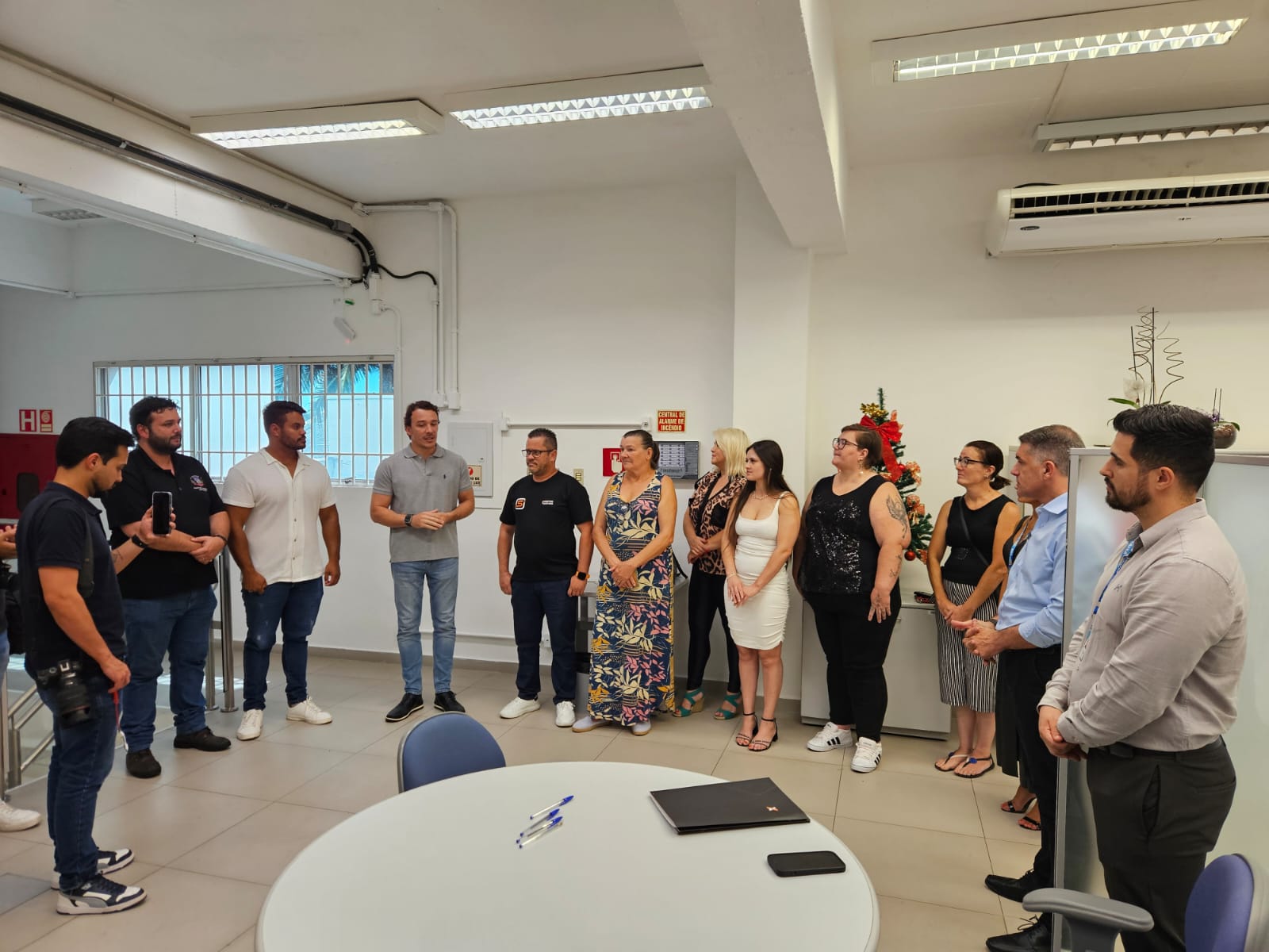 Mais famílias que perderam tudo na enchente recebem novas casas
