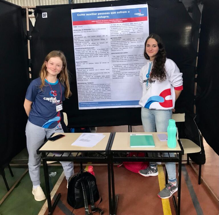 Feira do conhecimento ocorre na Escola Capital do Saber