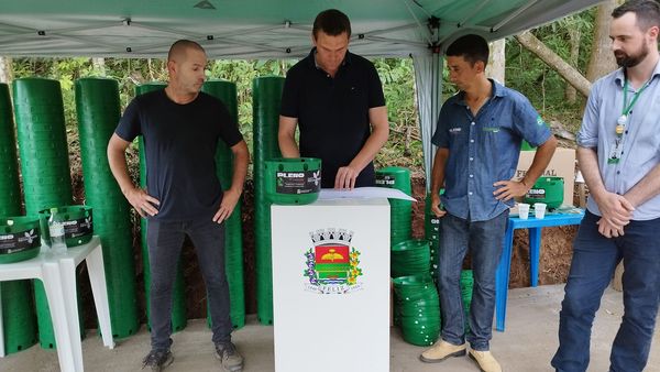 Programa Renova Plantio repassa 11 mil vasos para cultivo, a 55 produtores felizenses.