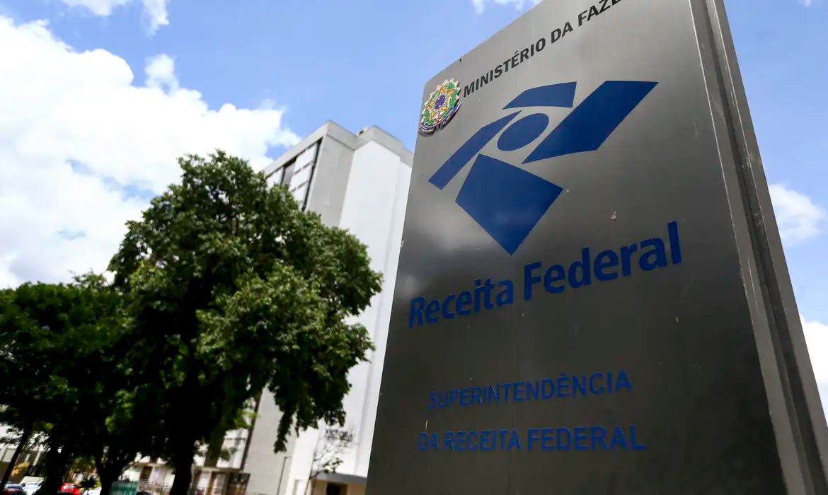 Mais de 223 mil gaúchos vão receber dinheiro da Receita Federal