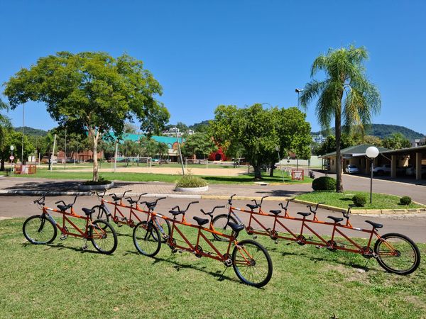Bicicletas tipo tandem voltam a circular no Parque Municipal de Bom Princípio