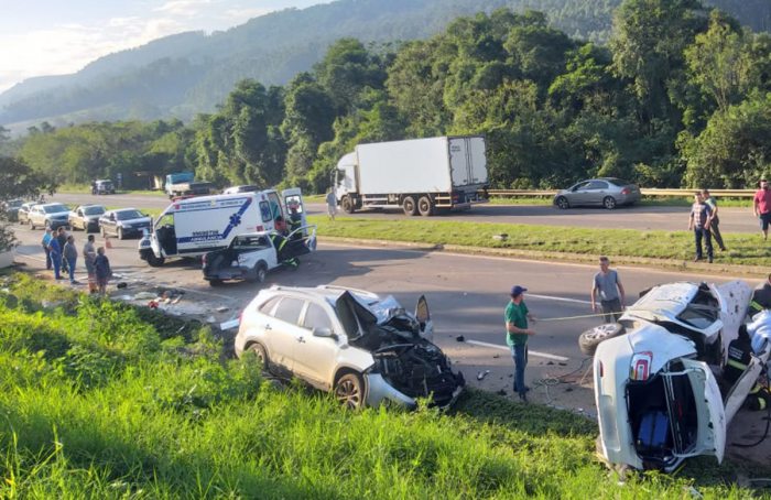 Grave acidente envolvendo três veículos na ERS 122 em São Vendelino