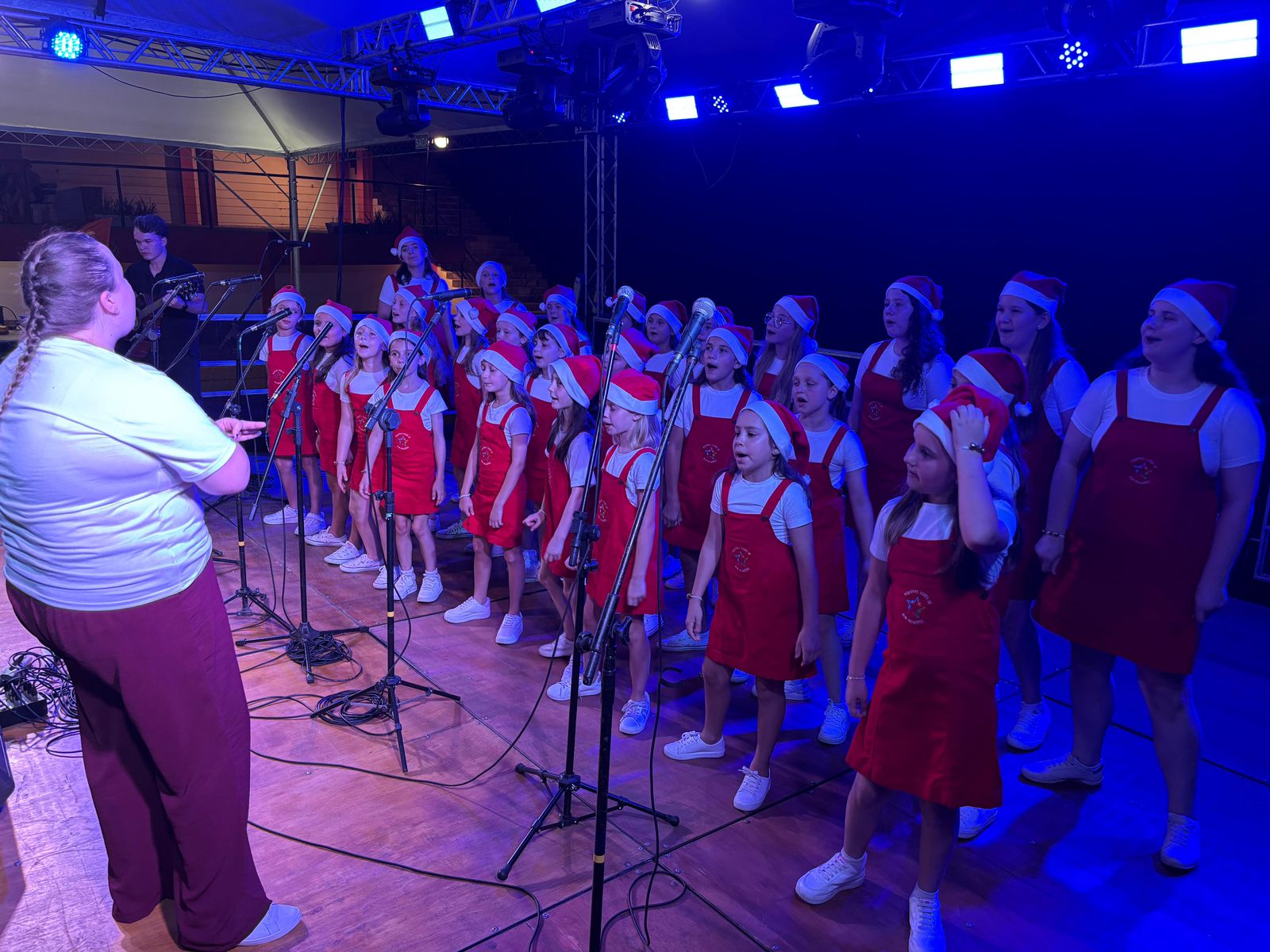 Cultura e talento local brilham no encerramento do Natal de Sonhos e Fé