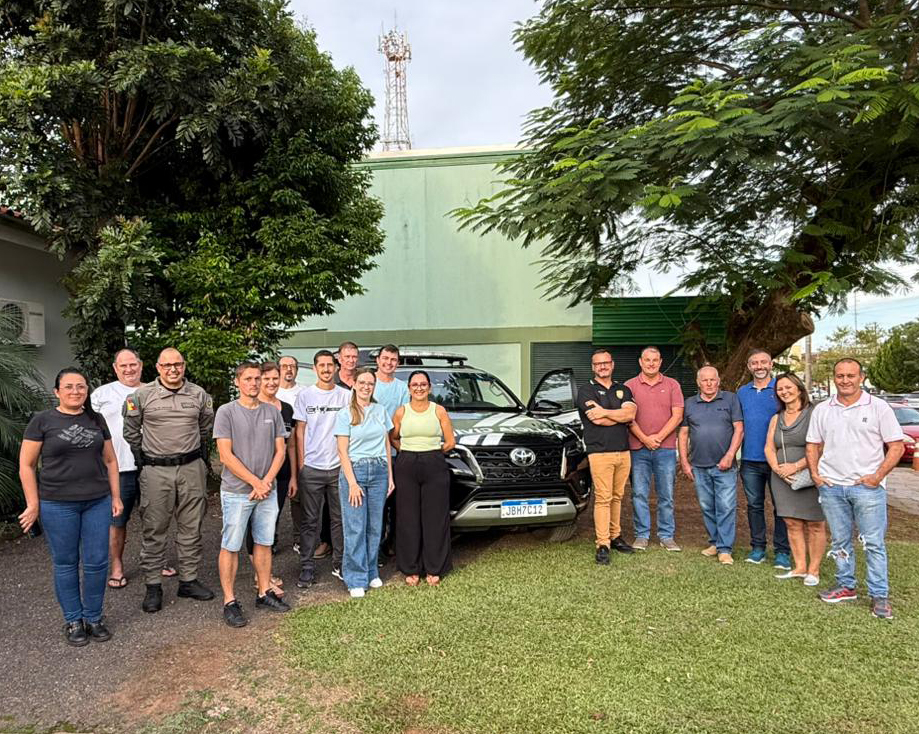 União de esforços na recuperação de viatura acidentada