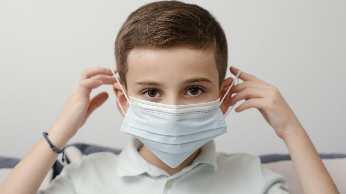 Uso de máscara não é mais obrigatório para crianças de 6 a 11 anos