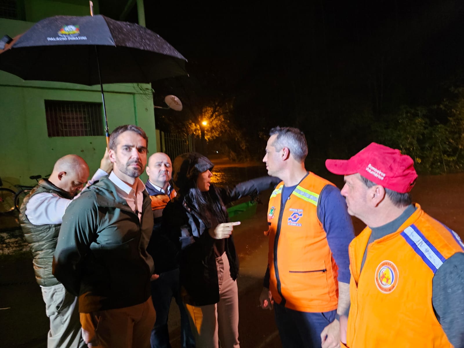 Governador visita São Sebastião do Caí para ver a situação da enchente