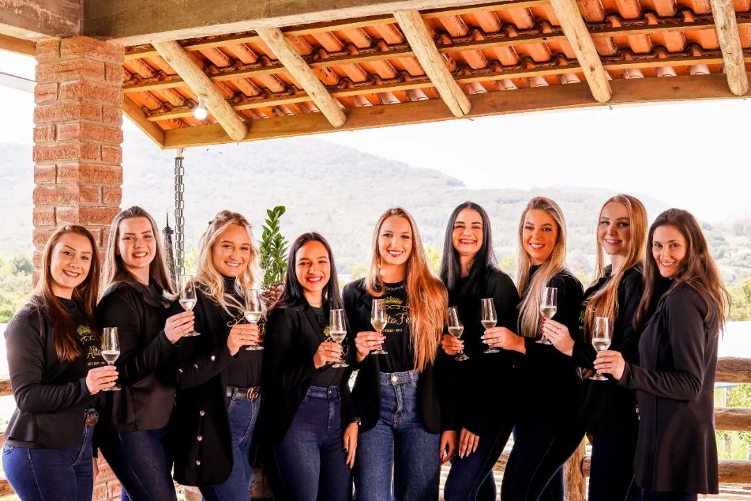 O clima é de baile de escolha das soberanas!