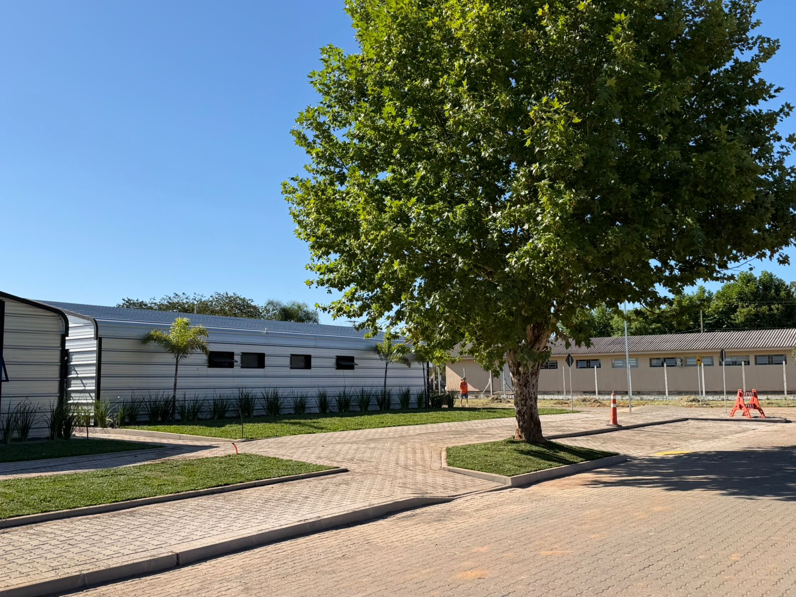 Prédios da escola e Brigada no Parque das Bergamotas serão entregues nesta sexta-feira