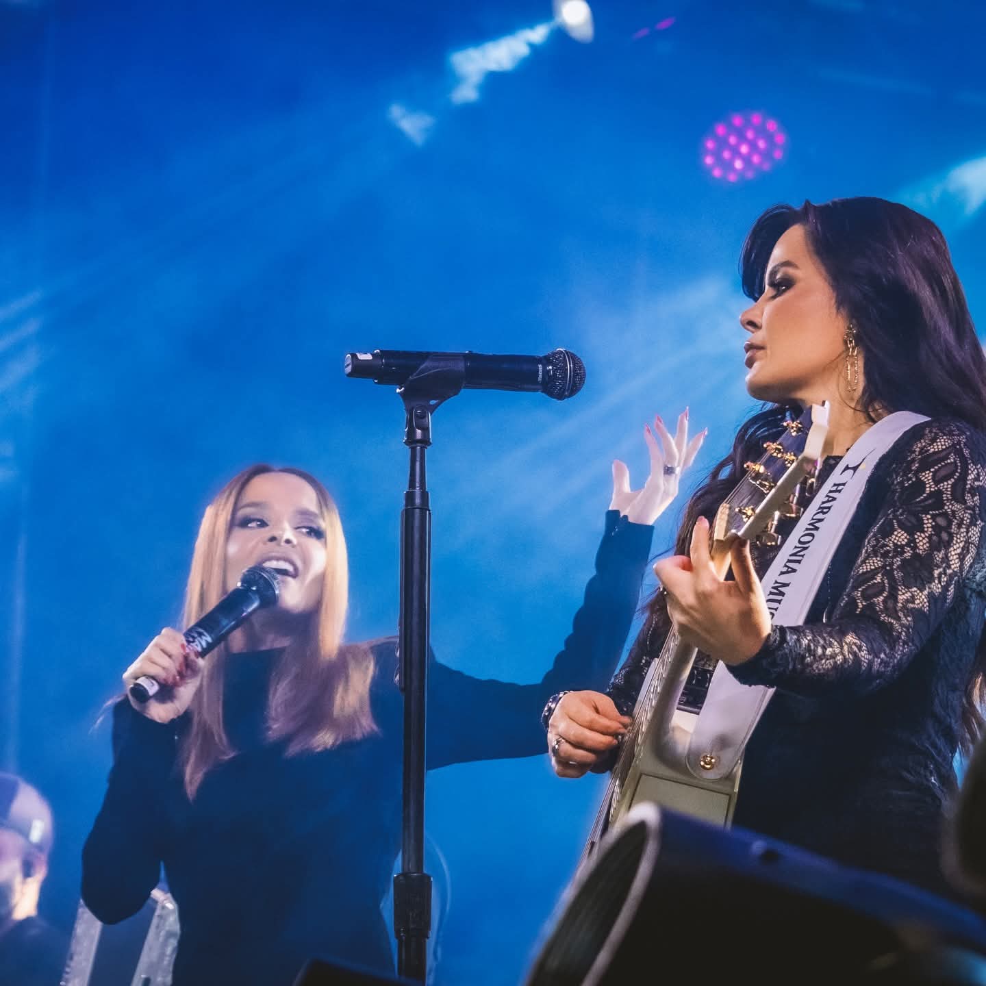 Maiara e Maraísa levaram multidão ao Parque Centenário no Celebra Montenegro