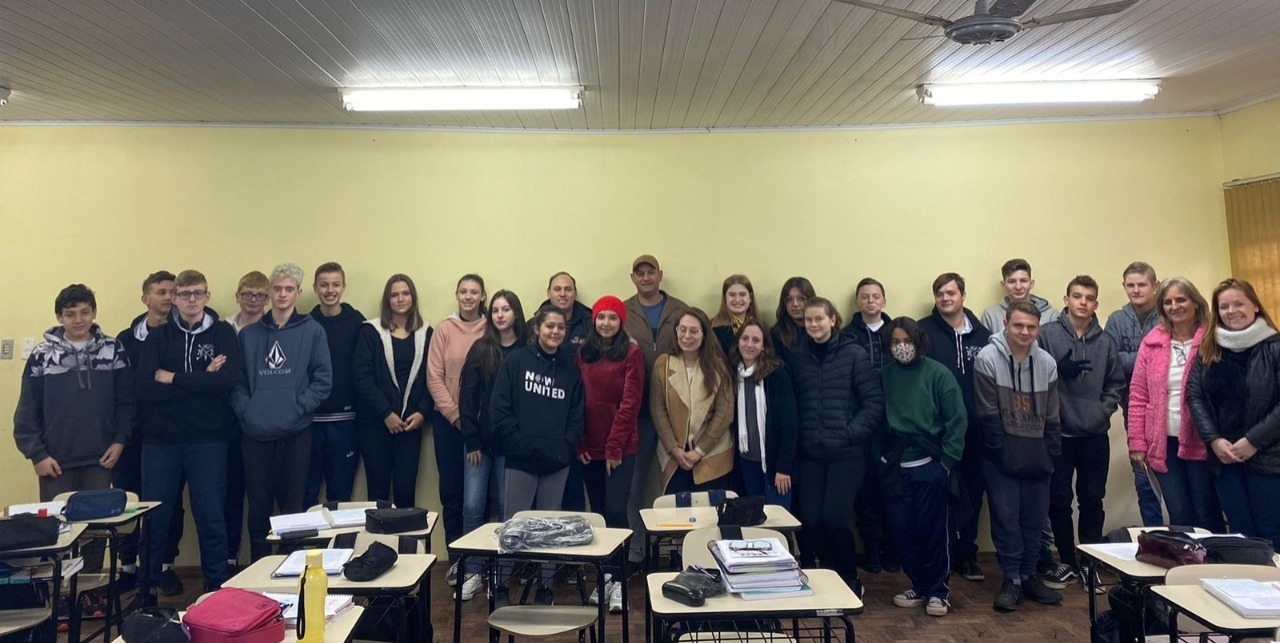 Escolas conhecem o projeto Jovem Vereador