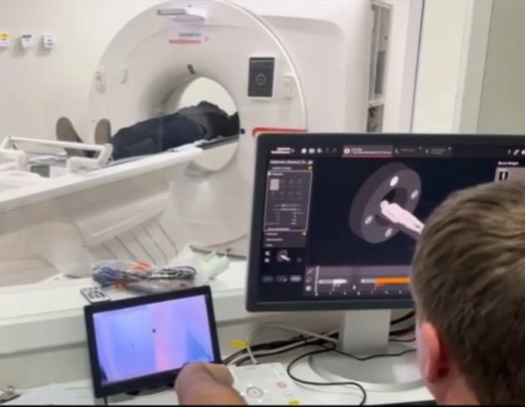 Hospital São Pedro Canísio instala tomógrafo e seleciona voluntários para os primeiros exames 