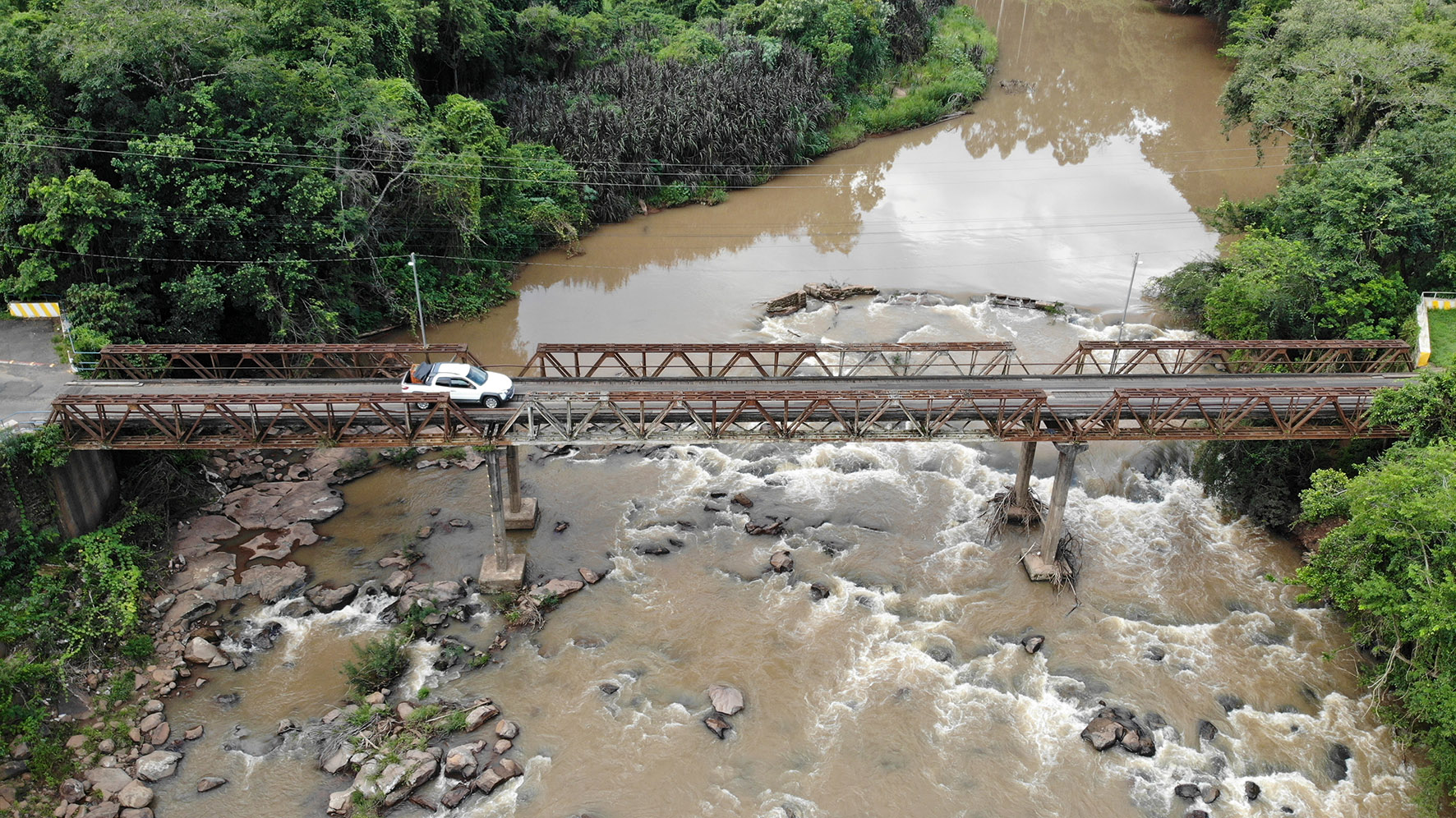 São José do Hortêncio e Presidente Lucena restringem tráfego na Ponte de Ferro