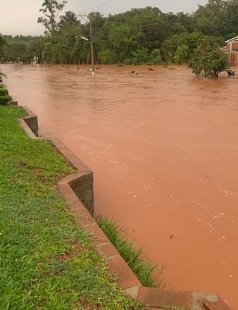 CHUVA CAUSA ALAGAMENTOS