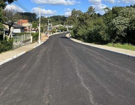 Harmonia - Ruas Arnold Theobald e Lauro Reinaldo Loff recebem capeamento asfáltico