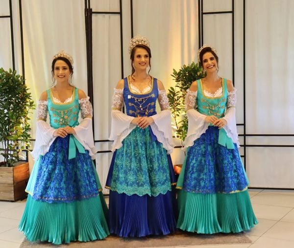 Soberanas de Feliz apresentaram seus trajes oficiais
