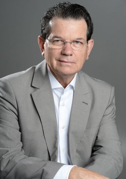 Luiz Carlos Bohn toma posse para mais um mandato na presidência da Fecomércio