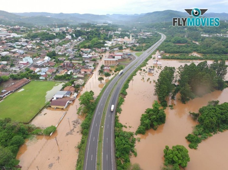 Previsão de mais chuva deixa cidades em alerta sobre o risco de enchente