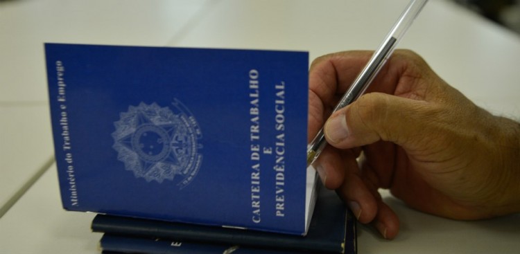 Carteira de trabalho passará a ser emitida pelos Correios