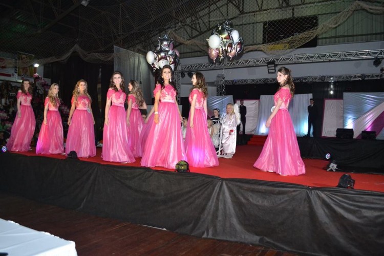 Nove candidatas disputam a coroa de rainha de Salvador do Sul