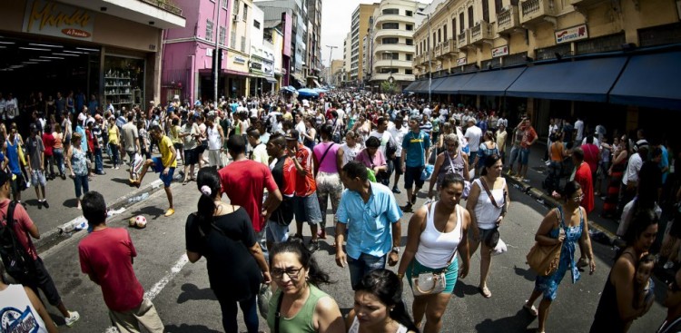 População brasileira ultrapassa 208 milhões de pessoas, revela IBGE