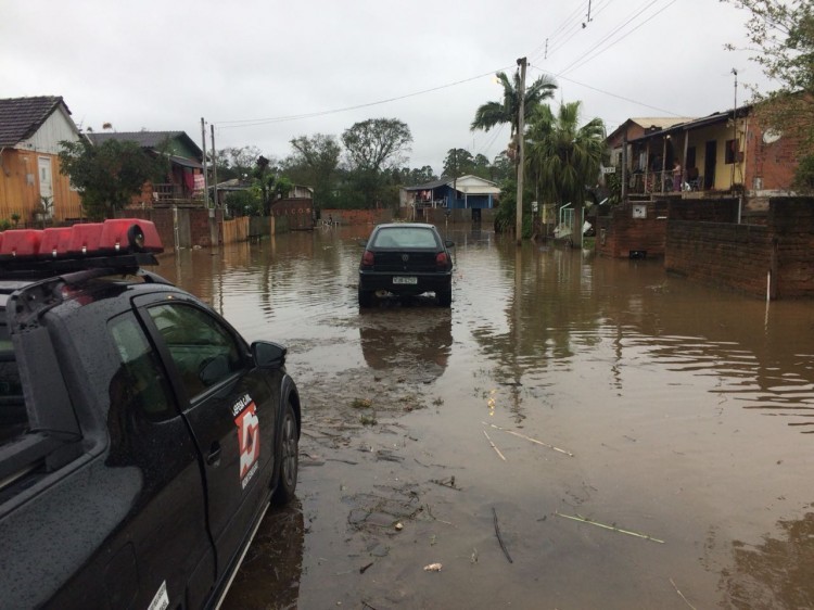 Previsão de muita chuva aumenta o risco de enchente