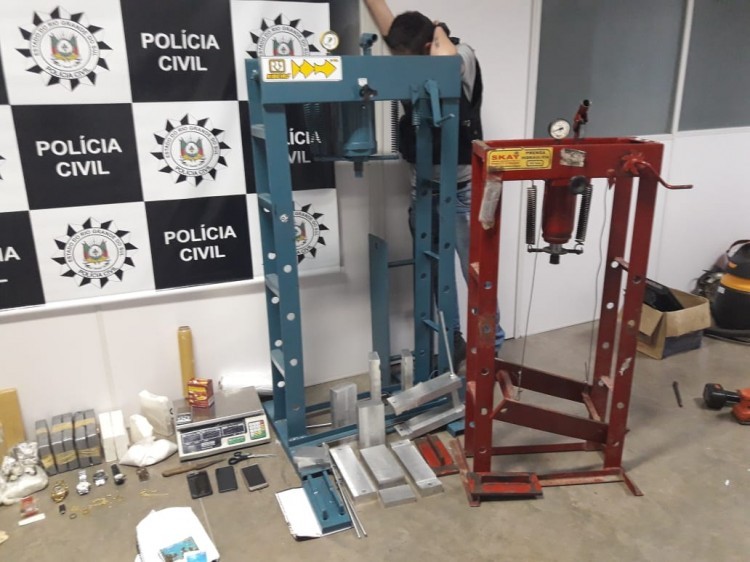 Polícia faz grande apreensão de drogas e armas em Bom Princípio