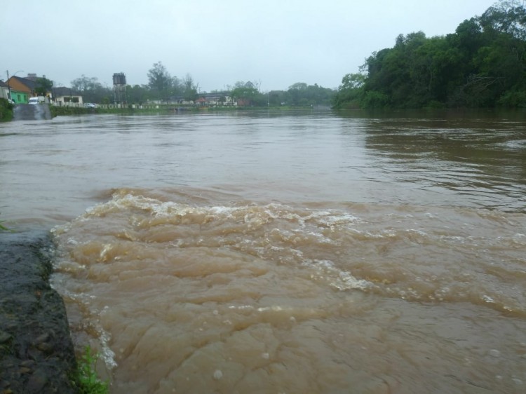 Rio Caí sobe bastante e cresce o temor de nova enchente