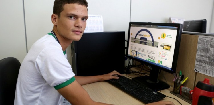 Brasil contratou quase 230 mil jovens entre janeiro e junho de 2018