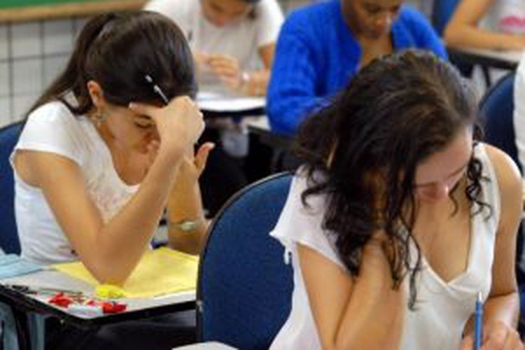 Enem é reaplicado para 2,7 mil estudantes